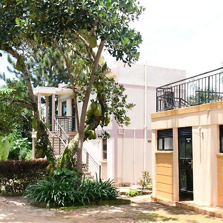 Golden Cherries Guest House Jinja Exterior photo