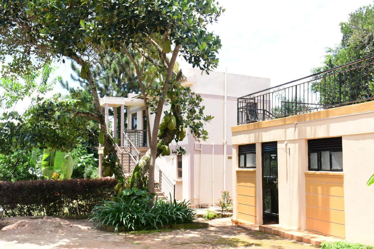 Golden Cherries Guest House Jinja Exterior photo