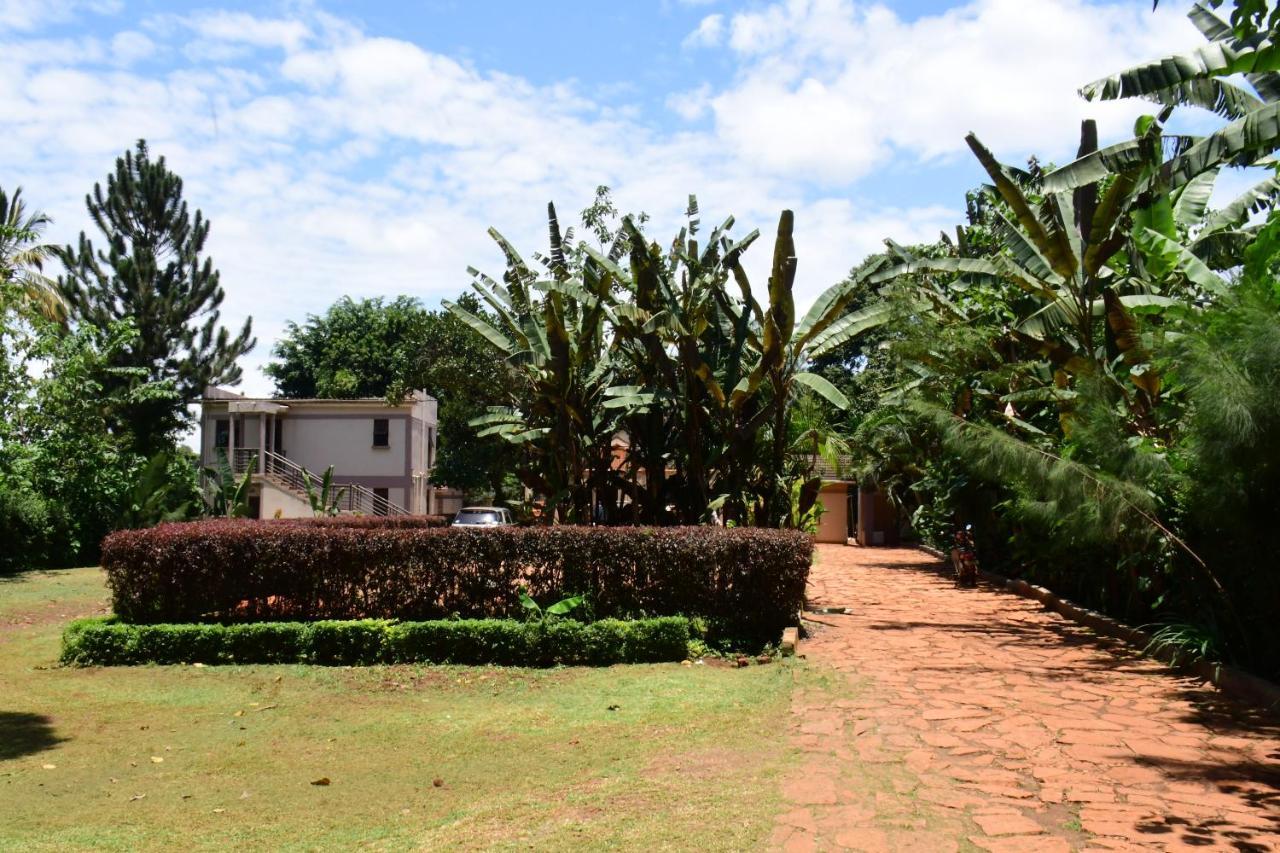 Golden Cherries Guest House Jinja Exterior photo