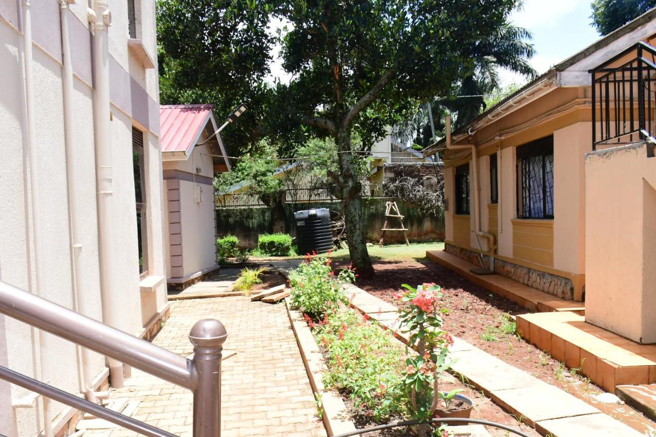 Golden Cherries Guest House Jinja Exterior photo